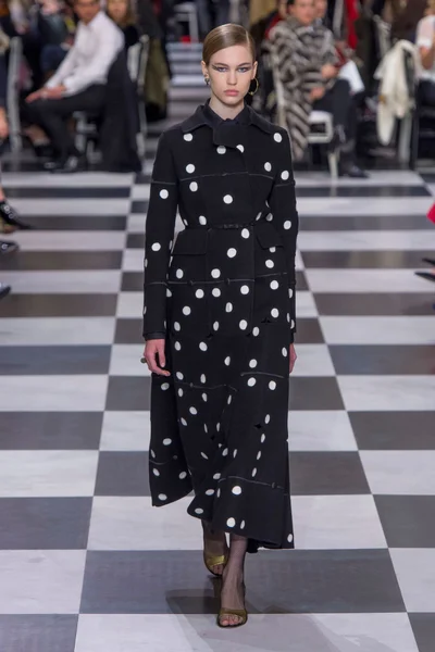 Look 3